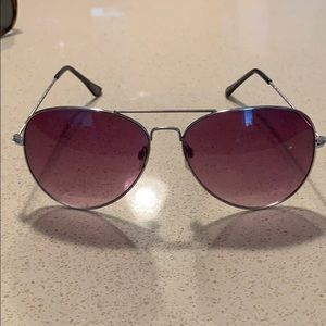 Women’s silver oversized aviators